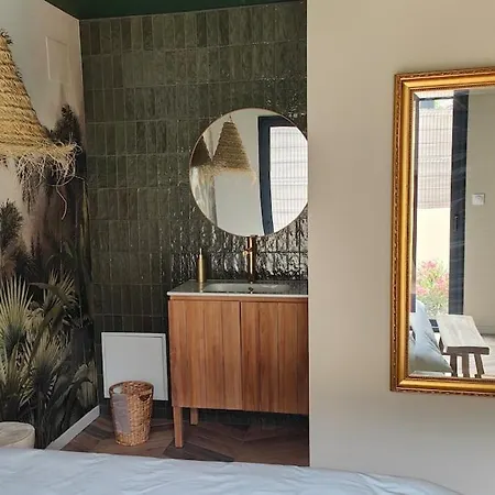 Camelia Jacuzzi Vue Villa *